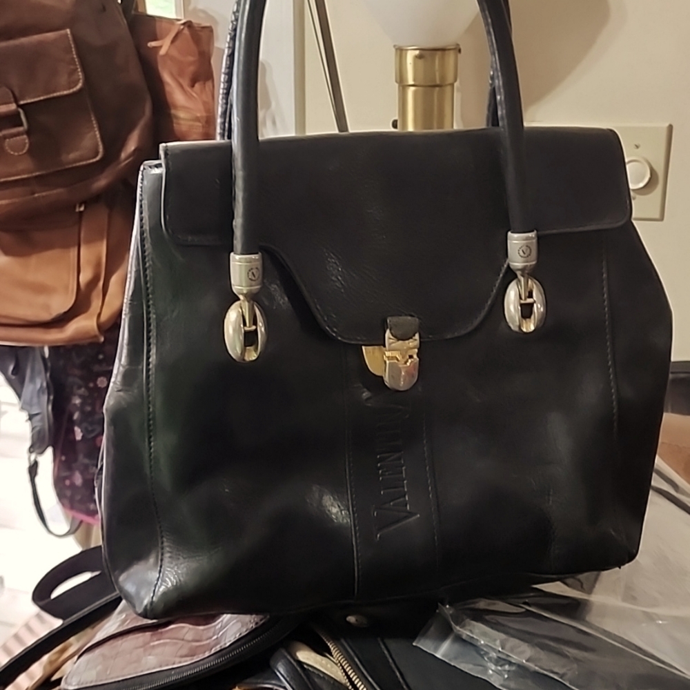 Valentina vintage shoulder bag in great preloved condition.